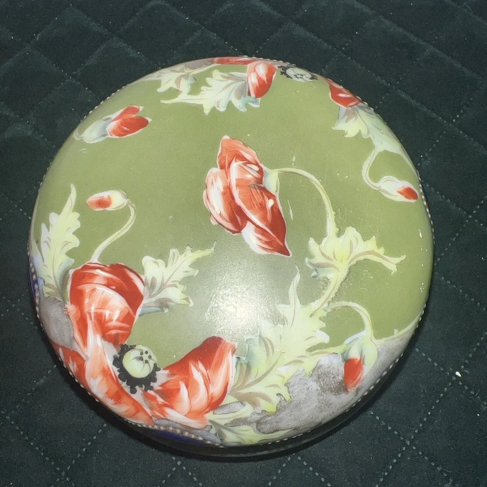 VINTAGE PORCELAIN HAND PAINTED FLORAL LIDDED TRINKET DISH POWDER Jewelry JAR .